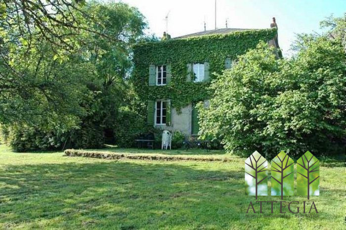 Old house for sale, 9 rooms - Bonnat 23220