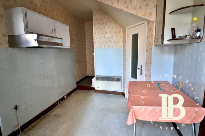Old house for sale, 4 rooms - Saint-Jean-de-Sauves 86330