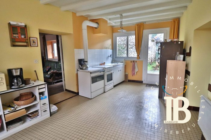 Casa vieja en venta, 4 habitaciones - Saint-Jean-de-Sauves 86330