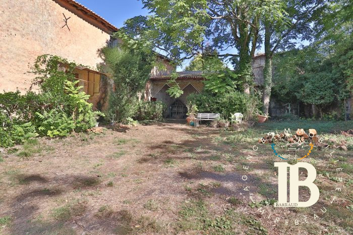 Old house for sale, 6 rooms - Thurageau 86110