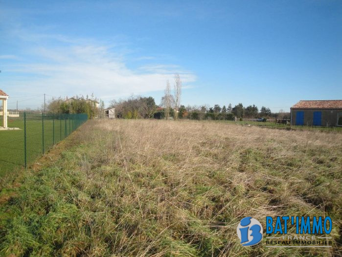 Terrain constructible à vendre, 14 a - LAGRAVE 81150