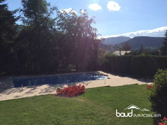 Photo Propriété avec piscine sur très beau terrain à Villard de Lans image 17/18