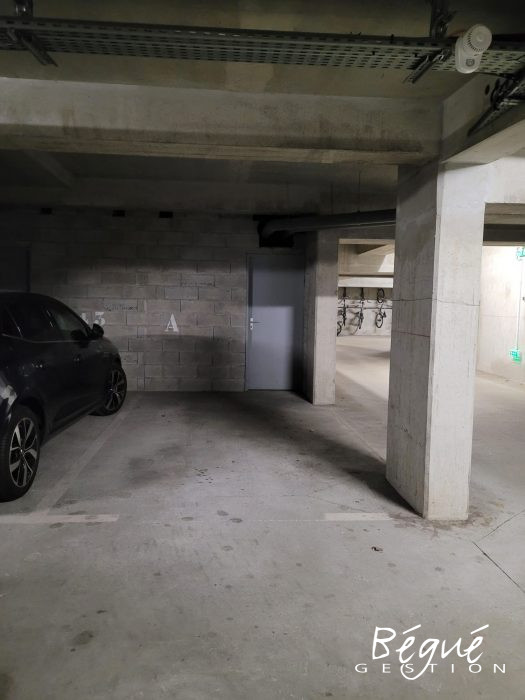 COLOMIERS - Hyper centre place de parking avec cellier dans résidence sécurisée