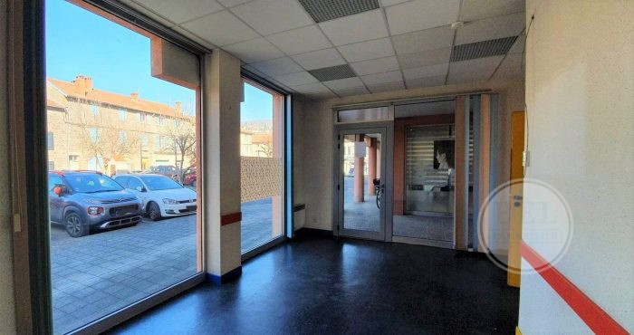 Commerce de services à louer, 68 m² - Sainte-Foy-l'Argentière 69610