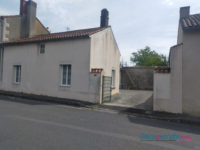 Maison ancienne à vendre, 3 pièces - Montmorillon 86500