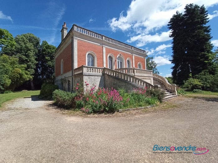 Maison bourgeoise à vendre, 9 pièces - Ligugé 86240