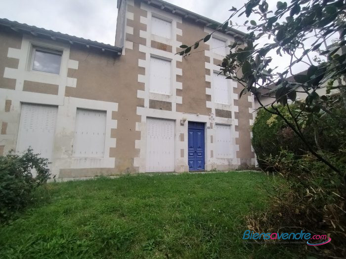 Maison individuelle à vendre, 8 pièces - Saint-Julien-l'Ars 86800