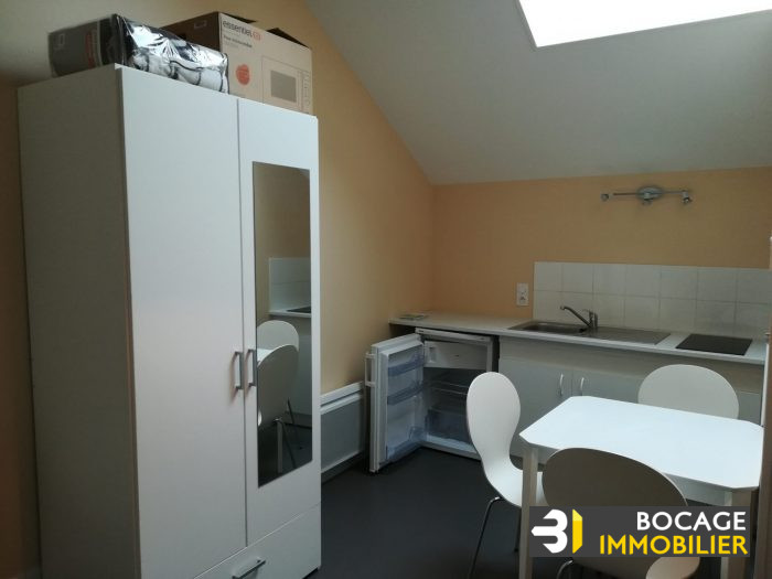 Studio à louer, 1 pièce - Bressuire 79300