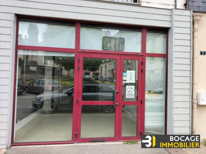 Local commercial à louer, 59 m² - Bressuire 79300