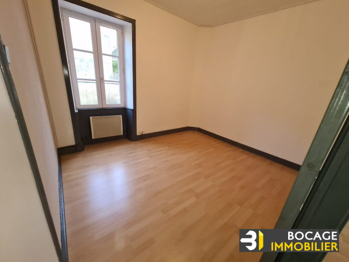 Immeuble à vendre, 100 m² - Bressuire 79300