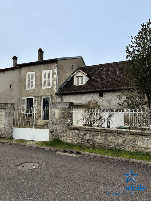 Maison traditionnelle à vendre, 7 pièces - Luzy-sur-Marne 52000