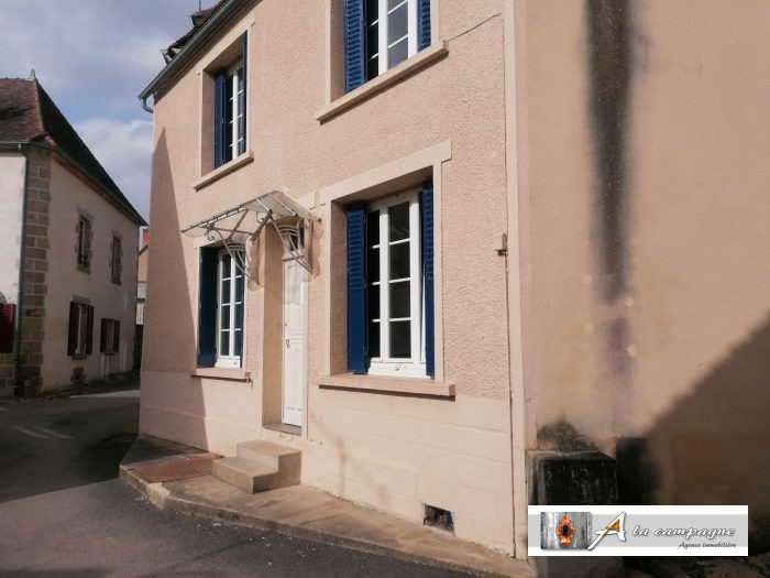 Photo Maison dans le charmant et pittoresque bourg de Chambon-sur-Voueize image 2/26