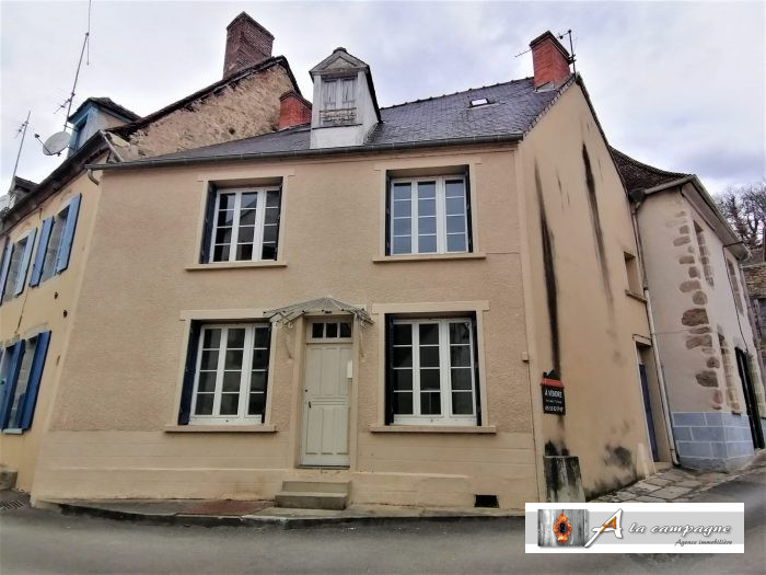 Photo Maison dans le charmant et pittoresque bourg de Chambon-sur-Voueize image 3/26