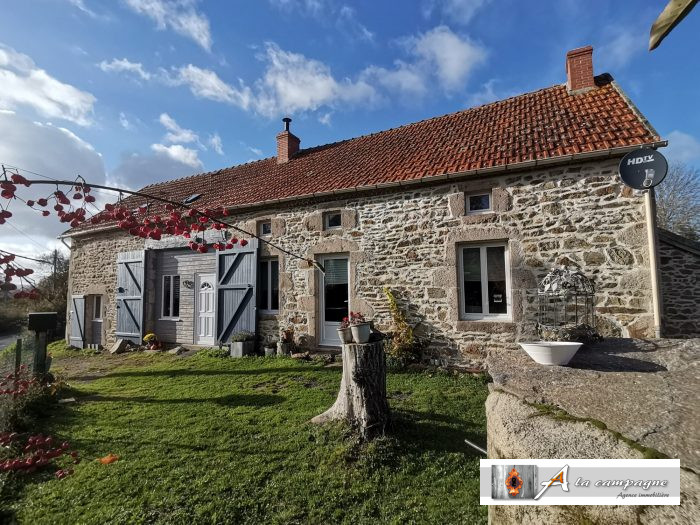 Old house for sale, 5 rooms - Moureuille 63700