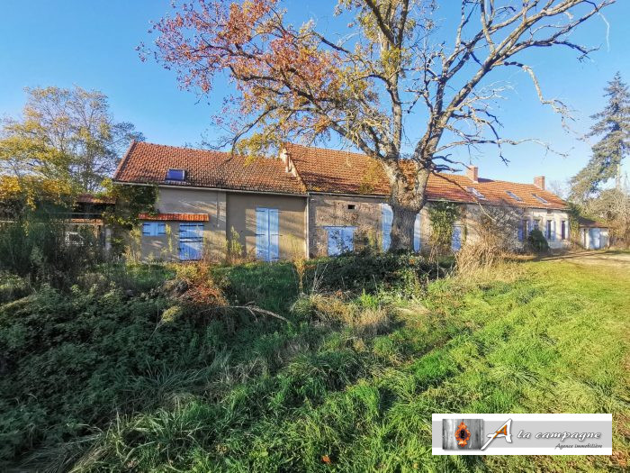 Farm for sale, 15 rooms - Louroux-de-Beaune 03600