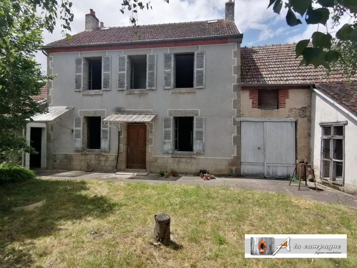 Old house for sale, 9 rooms - Lavaveix-les-Mines 23150