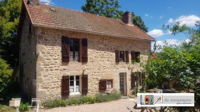 Old house for sale, 6 rooms - Virlet 63330