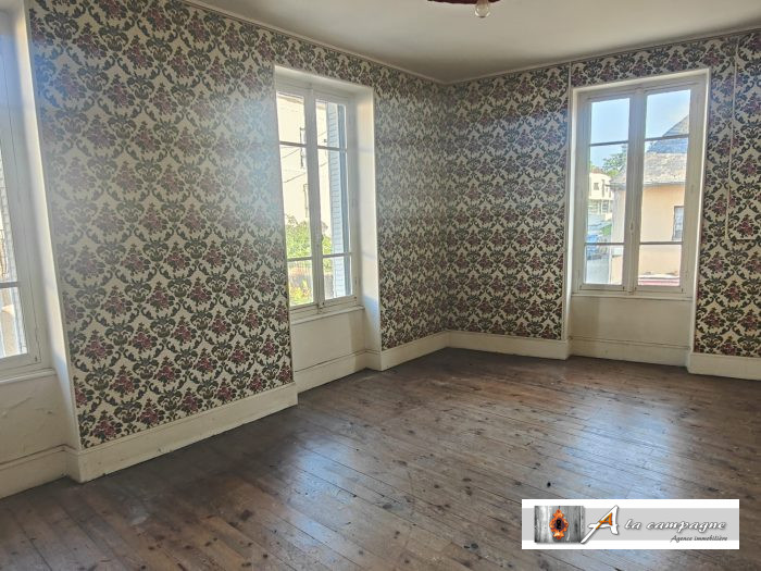 Maison traditionnelle à vendre, 17 pièces - Pionsat 63330