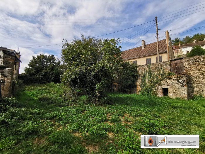 Photo Très grande maison de bourg pleine de potentiel dans Chambon-sur-Voueize image 14/63