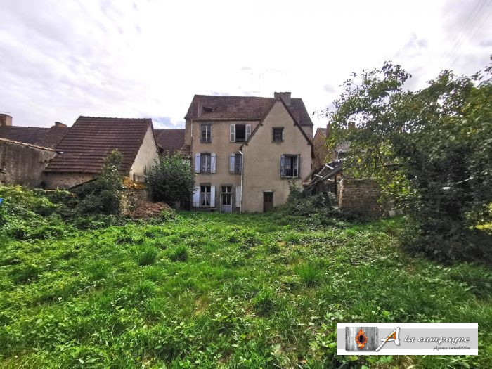Photo Très grande maison de bourg pleine de potentiel dans Chambon-sur-Voueize image 1/63
