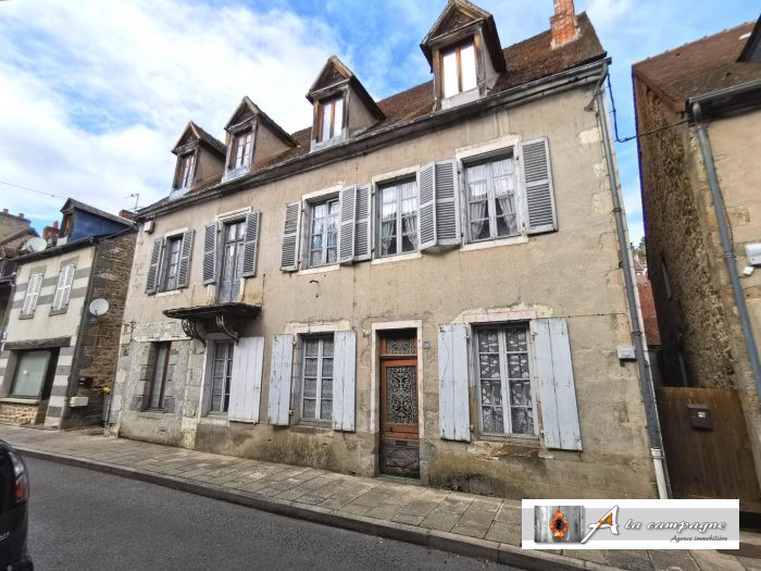Maison ancienne à vendre, 12 pièces - Chambon-sur-Voueize 23170