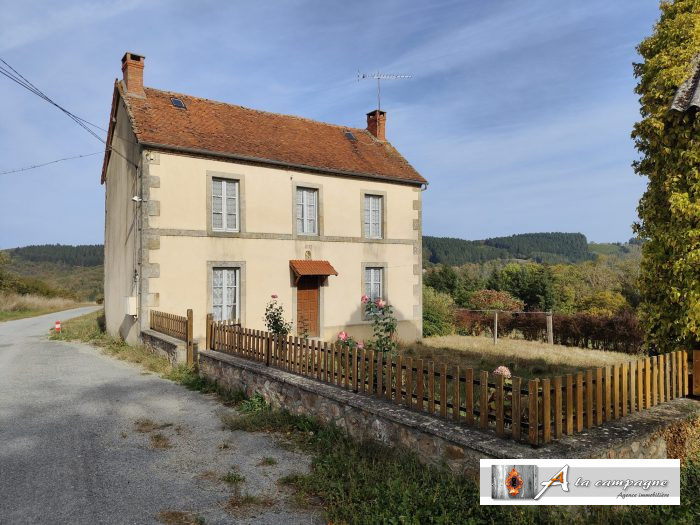 Old house for sale, 5 rooms - Charron 23700