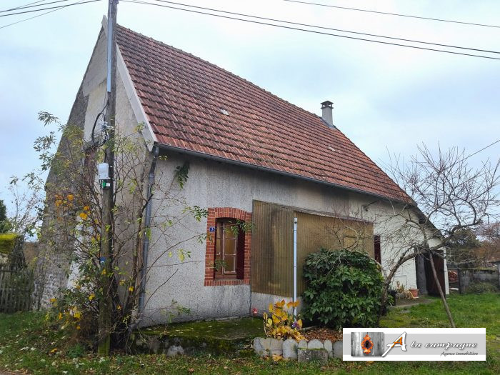 Old house for sale, 4 rooms - Chambon-sur-Voueize 23170