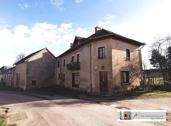 Old house for sale, 7 rooms - Saint-Hilaire 63330
