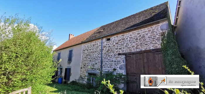 Old house for sale, 6 rooms - Lapeyrouse 63700