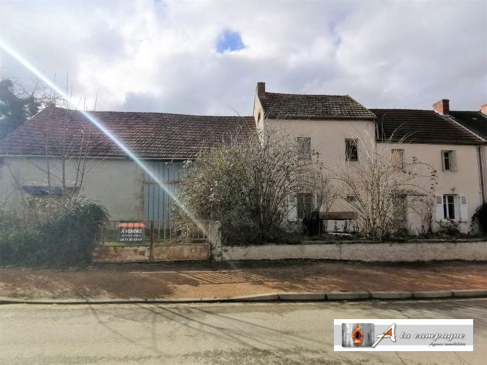 Old house for sale, 5 rooms - La Petite-Marche 03420