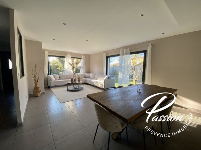 Maison contemporaine à vendre, 9 pièces - Salon-de-Provence 13300