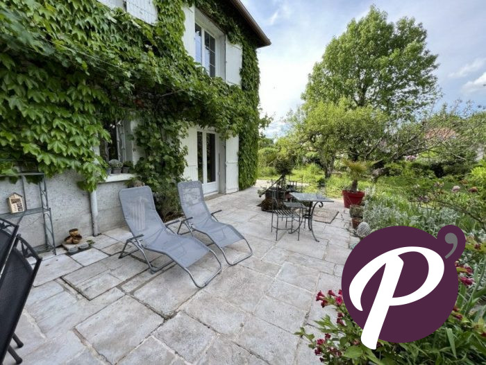 Traditional house for sale, 8 rooms - Bergerac 24100