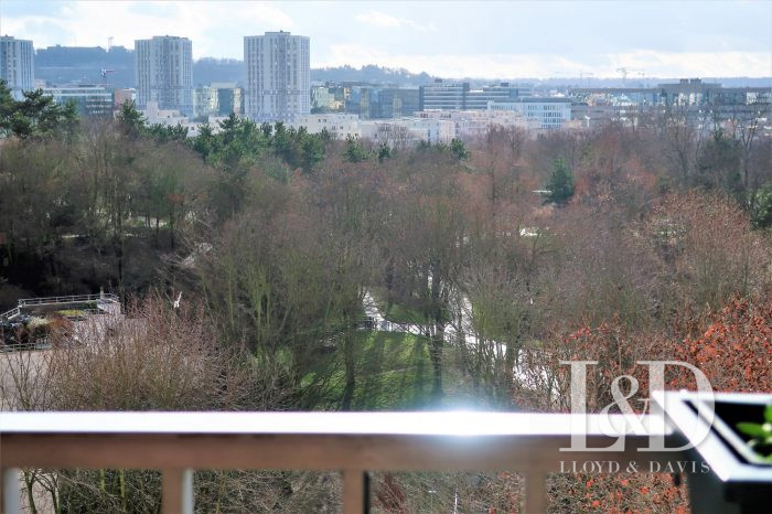 Apartment for sale, 5 rooms - Nanterre 92000