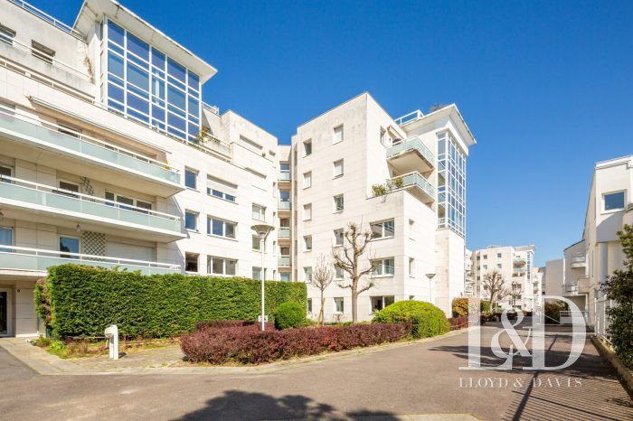 Apartment for sale, 3 rooms - Suresnes 92150