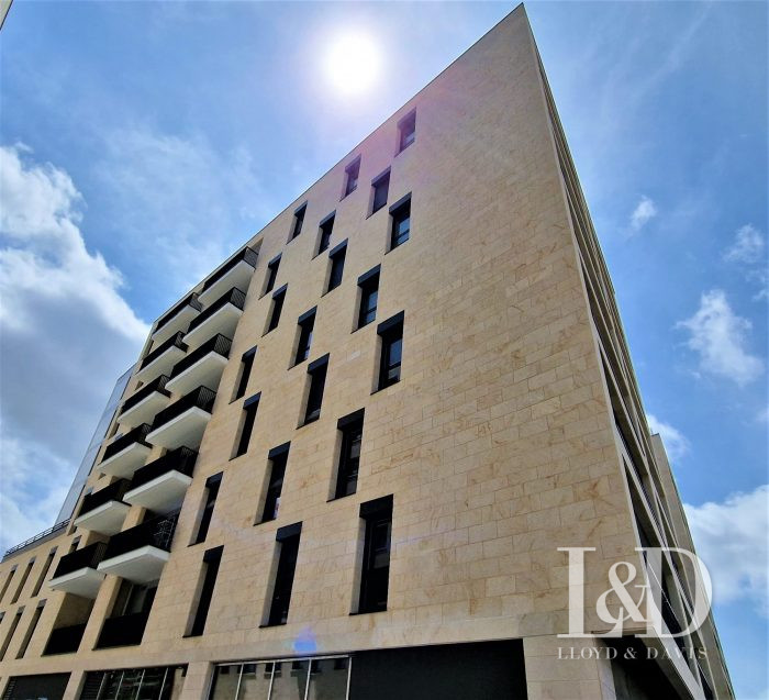 EXCLUSIVITE - Dans une résidence neuve façade pierre blonde, 2 pièces de 46.10 m² état neuf - balcon & parking