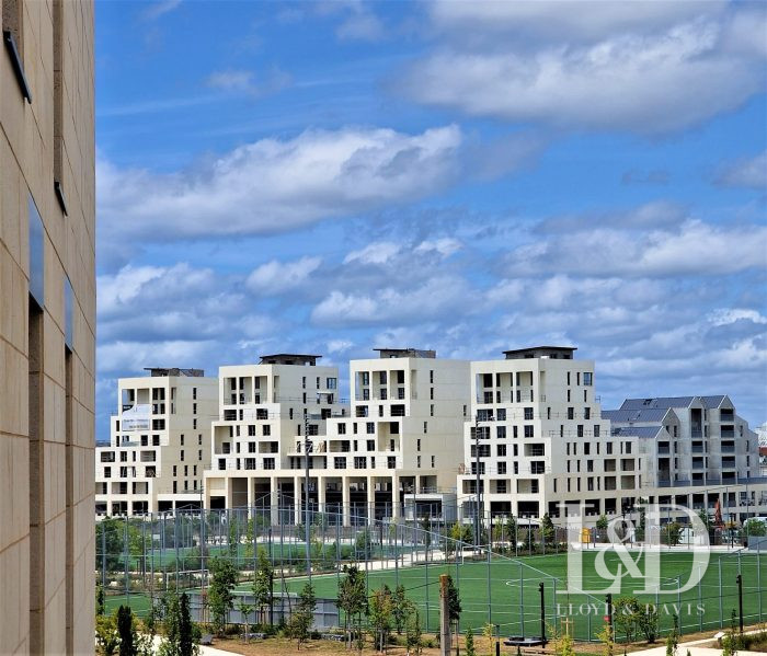 Photo EXCLUSIVITE - Dans une résidence neuve façade pierre blonde, 2 pièces de 46.10 m² état neuf - balcon & parking image 9/9
