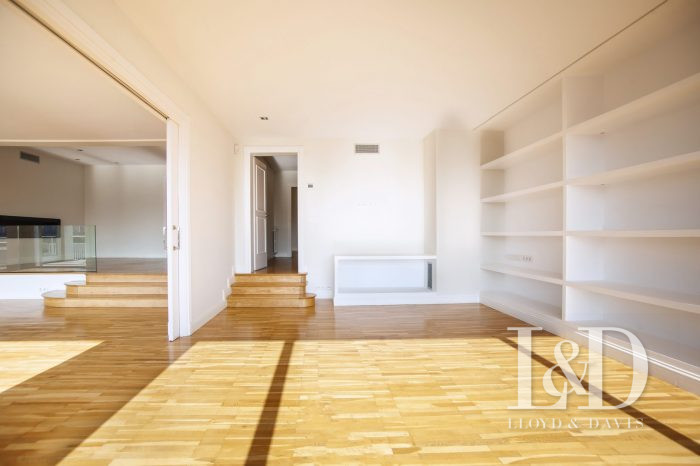 Apartment for sale, 6 rooms - Barcelona 08017