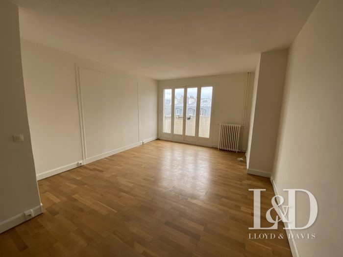 Квартира для продажи, 3 помещения - Paris 75008