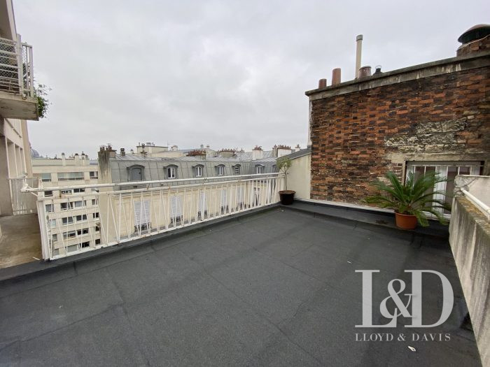 Квартира для продажи, 3 помещения - Paris 75008