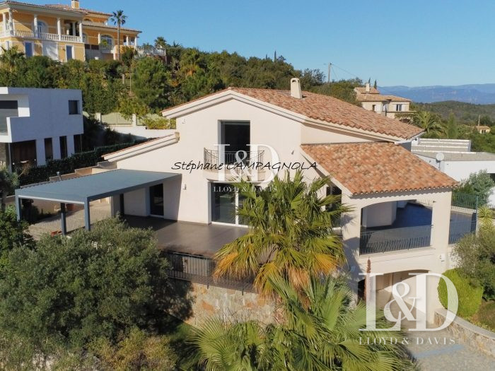 VILLA D'ARCHITECTE avec MAGNIFIQUE VUE MER