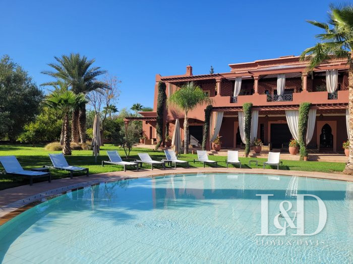 Villa en venta, 15 habitaciones - Marrakech 40000