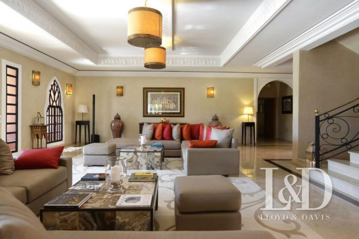 Villa en venta, 15 habitaciones - Marrakech 40000