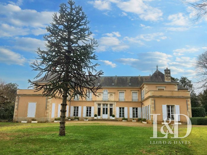 Château à vendre, 12 pièces - Poitiers 86000