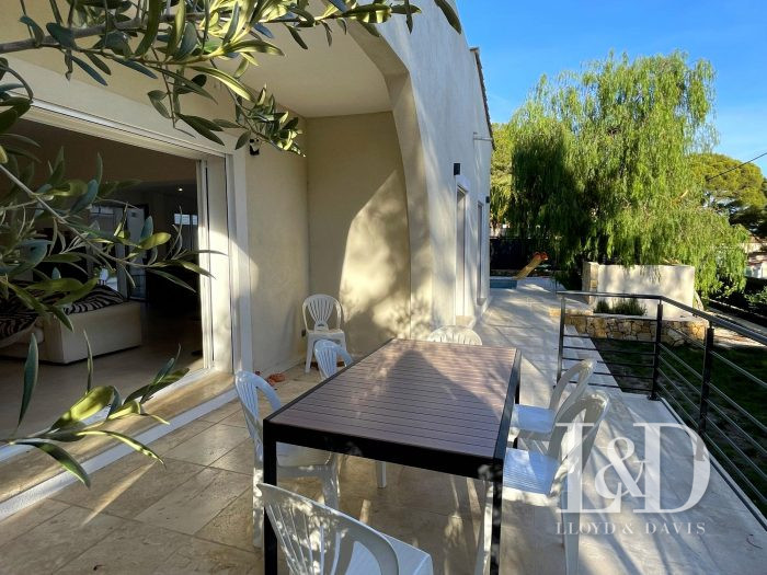 Villa for sale, 8 rooms - Sainte-Maxime 83120