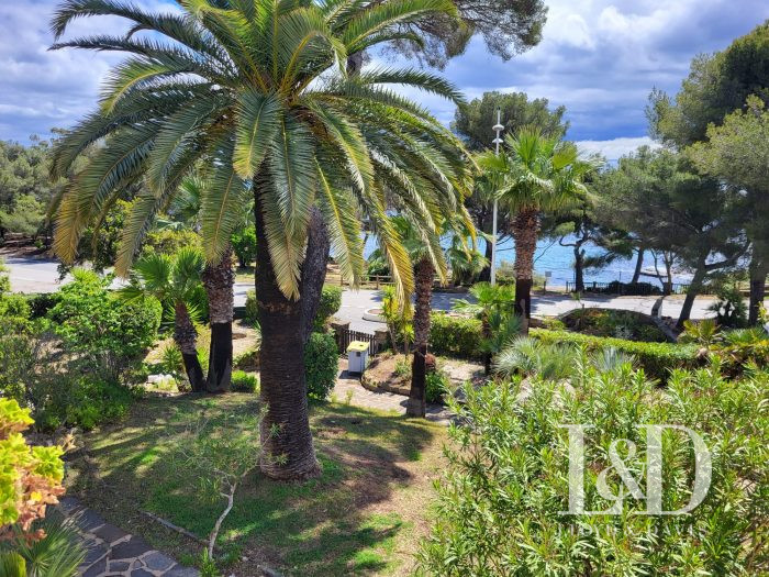 Villa for sale, 13 rooms - Roquebrune-sur-Argens 83380