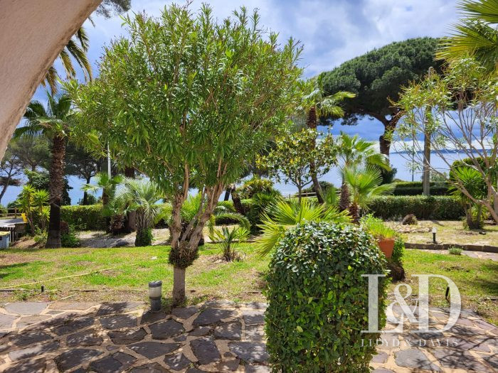 Villa for sale, 13 rooms - Roquebrune-sur-Argens 83380