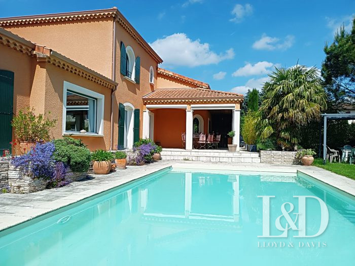 Tres belle villa avec piscine de 230 m²