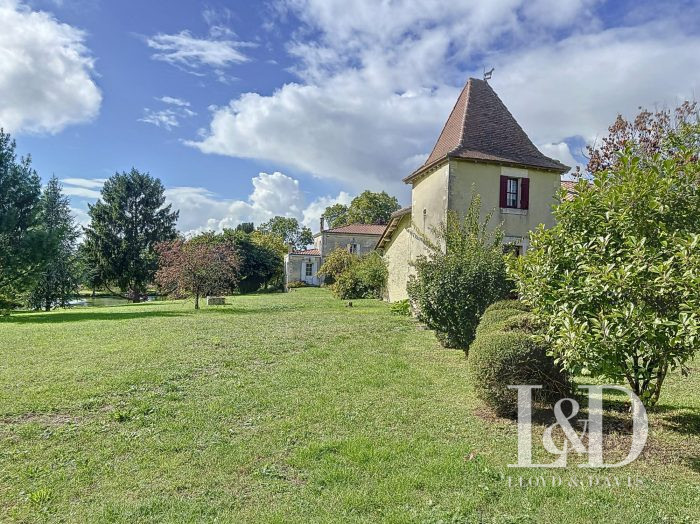 Maison à vendre, 8 pièces - Jonzac 17500