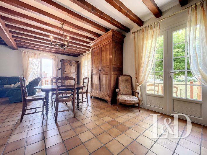 Photo Meschers sur Gironde : maison de 122 m²+ appartement de 54 m² + sous-sol de 96 m² sur terrain de 2730 m² image 2/17