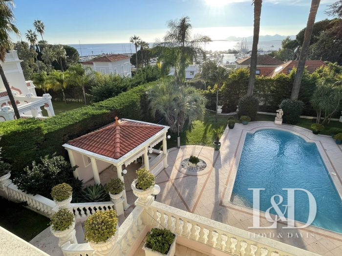 Villa for sale, 8 rooms - Antibes 06160